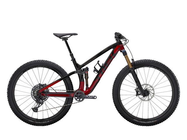 Fuel EX 9.9 je karbónový bicykel, ktorý vďaka špičkovému odpruženiu a najnovšiemu bezdrôtovému radeniu SRAM X01 Eagle AXS štýlovo pokorí akýkoľvek trail.