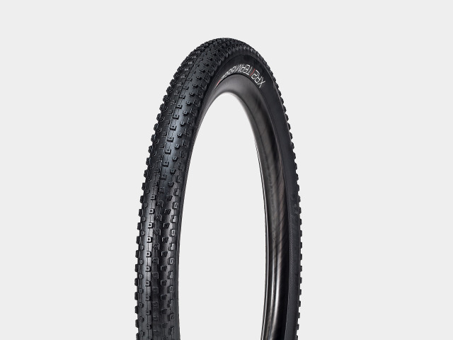 Všestranná a rýchla pneumatika pripravená na preteky, ktorá vyniká v sypkom teréne, ale aj na mokrej spevnenej vozovke.